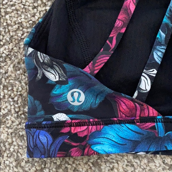 Lululemon Sports Bra Size 2 - Picture 3 of 3